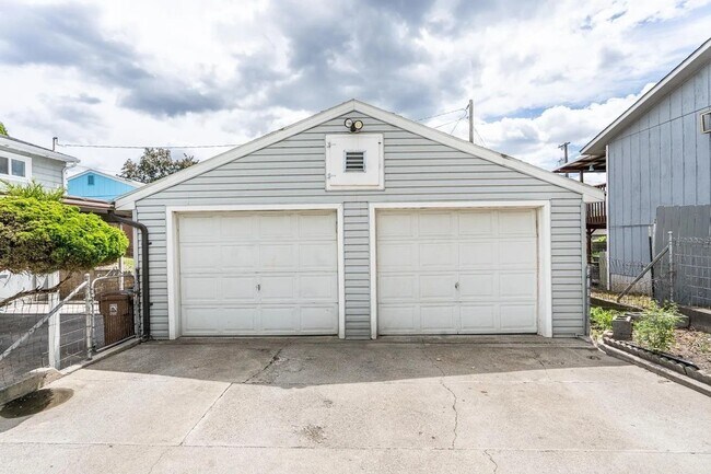 Building Photo - Beautiful 4-Bedroom Home with Finished Bas...