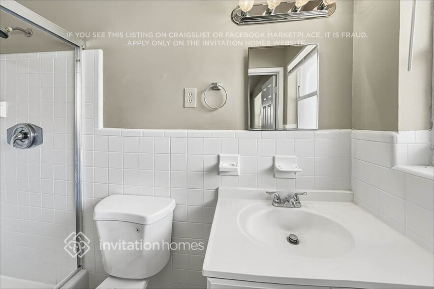 Building Photo - 458 NE 38th St