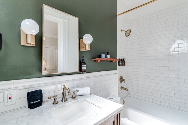 Building Photo - 351 Thrall St