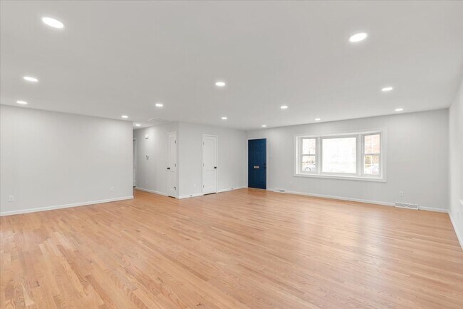 Building Photo - 2910 Fendall Ave