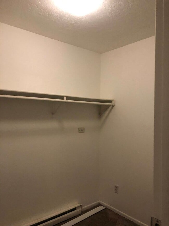 Building Photo - Lovely, Updated Townhome for Rent