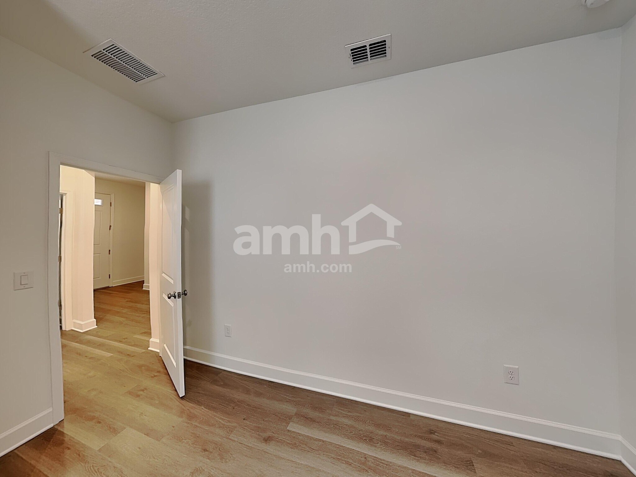 Building Photo - 16422 Cheyanne Ct