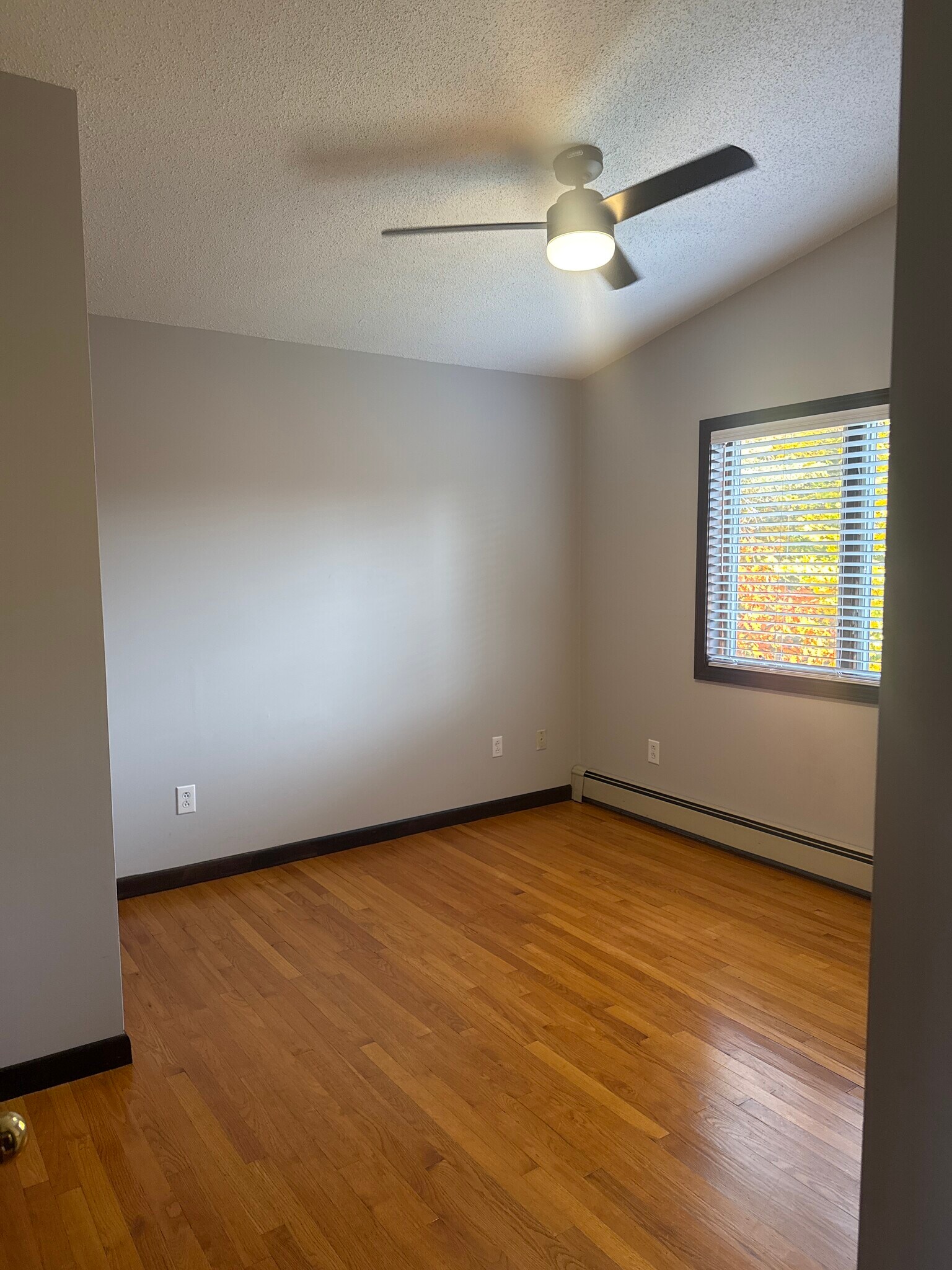 2nd bedroom - 35 Husson Ave