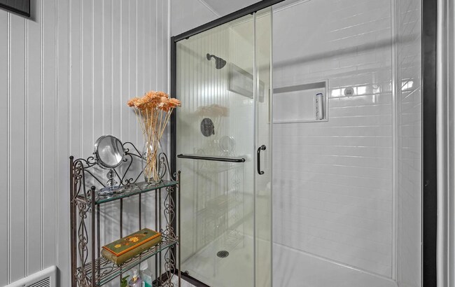 Building Photo - Charming Mid-Century Modern Ranch Home, 2 Bedroom 2 Bathroom, Lots Of Natural Lighting!