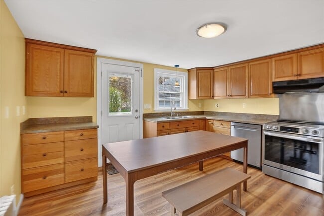 Building Photo - 13 Pleasant St