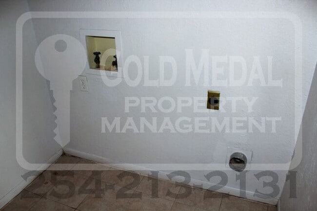 Building Photo - 3906 Charolais Dr