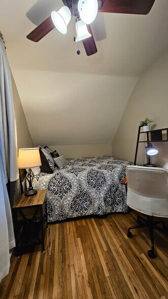 Spacious South Bedroom with Queen Bed and Desk - 1901 -2301 Fillmore Street NE Minneapolis, MN 55418