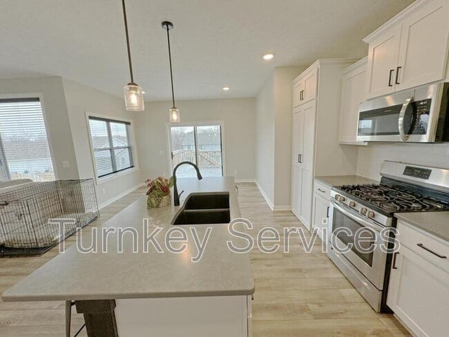 Building Photo - 13812 S 52nd St