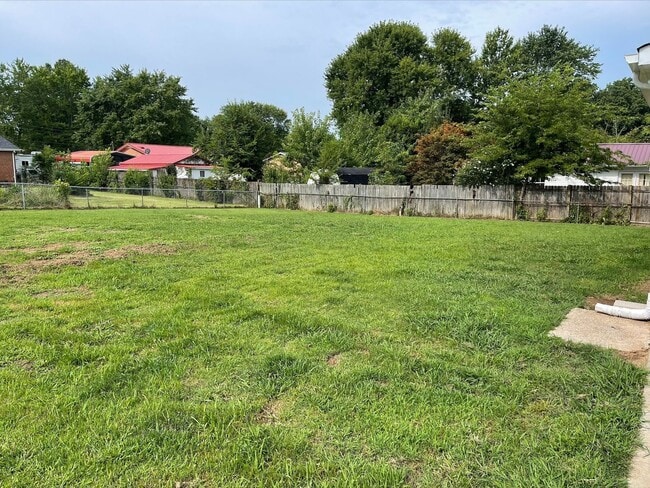 Building Photo - 512 Kellia Dr