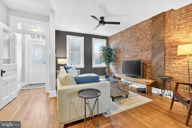 Building Photo - 624 St Joseph St