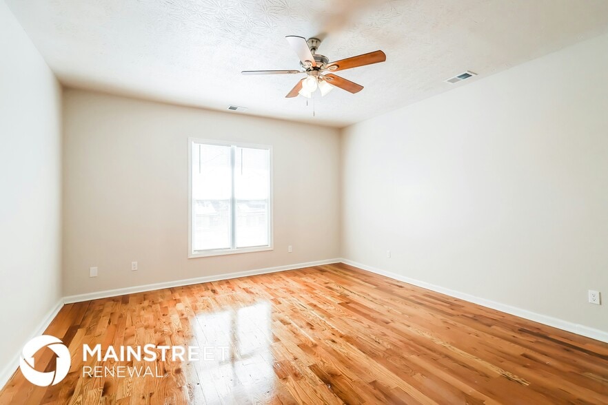 Building Photo - 3819 River Park Dr