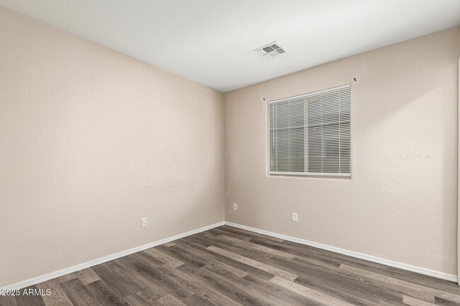 Building Photo - 3545 E Crescent Way