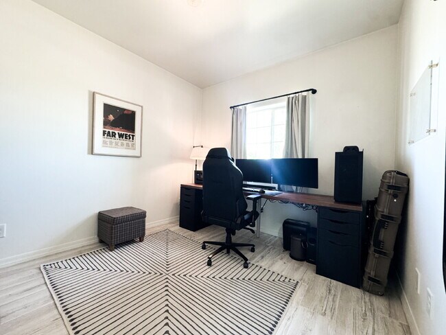 Building Photo - "Spacious 4-Bedroom, 2-Bathroom home in Prime Yuma!"