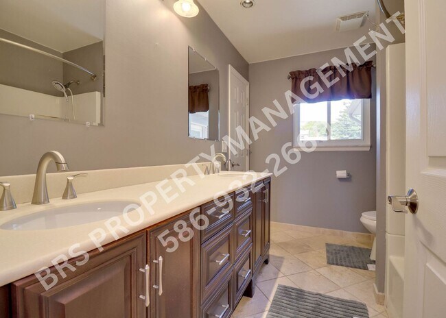 Building Photo - Charming 3 Bedroom 1.5 Bathroom Ranch.