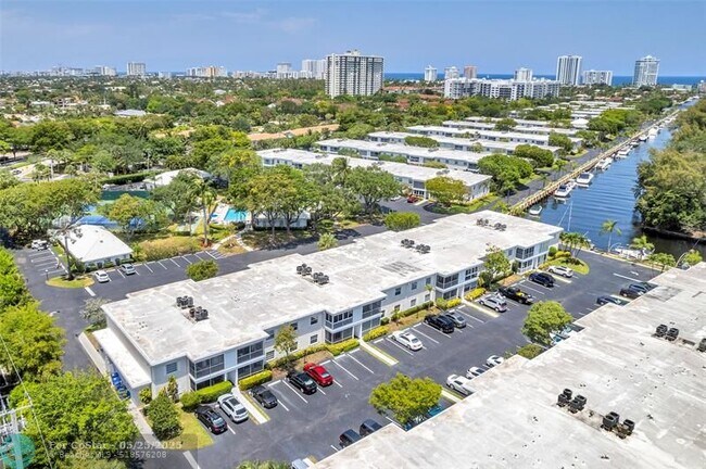 Building Photo - 6319 Bay Club Dr