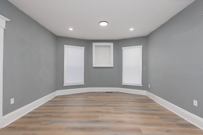 Building Photo - 3 Bedroom, 2 Bath in North Pratt