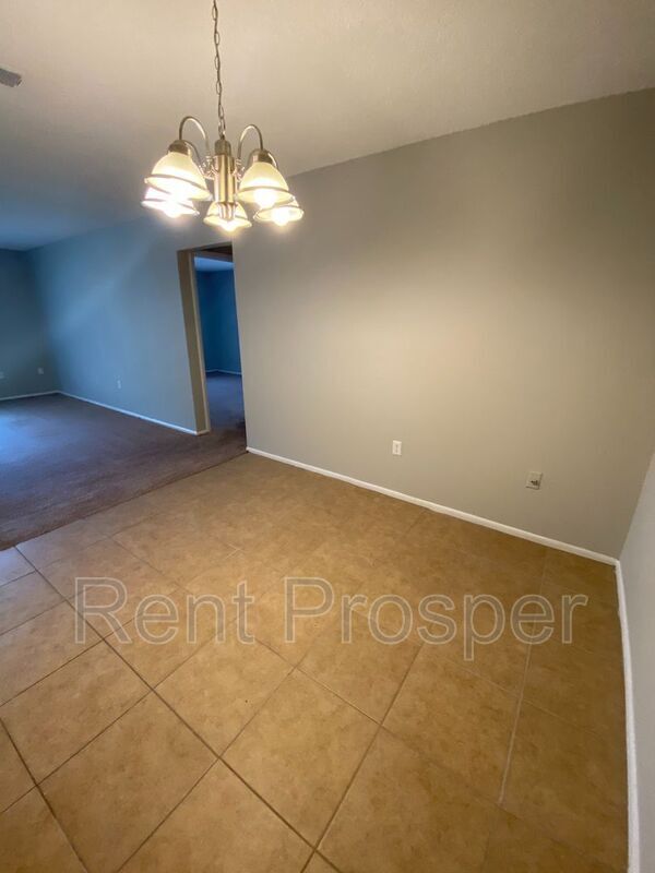 Building Photo - 304 Cherokee Ct