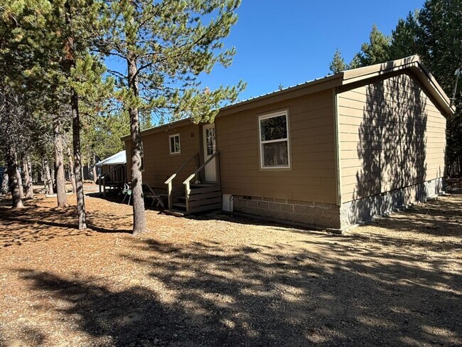 Building Photo - Peaceful 2-Bedroom with Den Home on Over a...