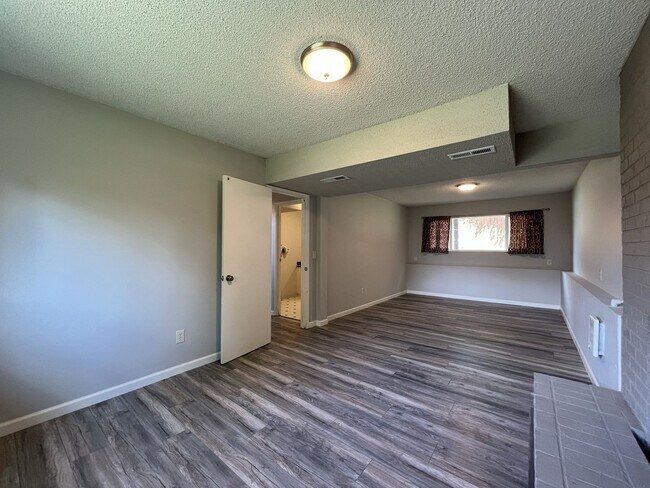 Building Photo - Spacious Milwaukie Home with Bonus Room, Large Fenced Yard and Shed/Workshop