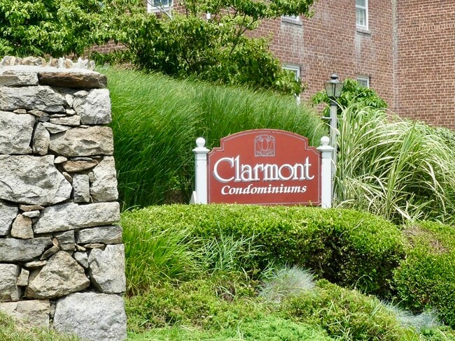Building Photo - 10 Clarmore Dr