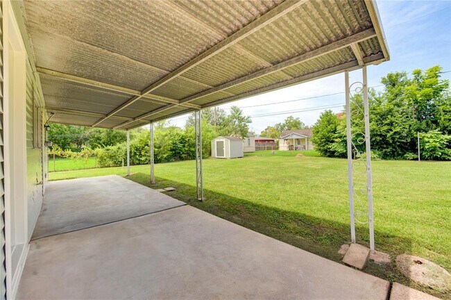 Building Photo - 10111 Fonville Dr