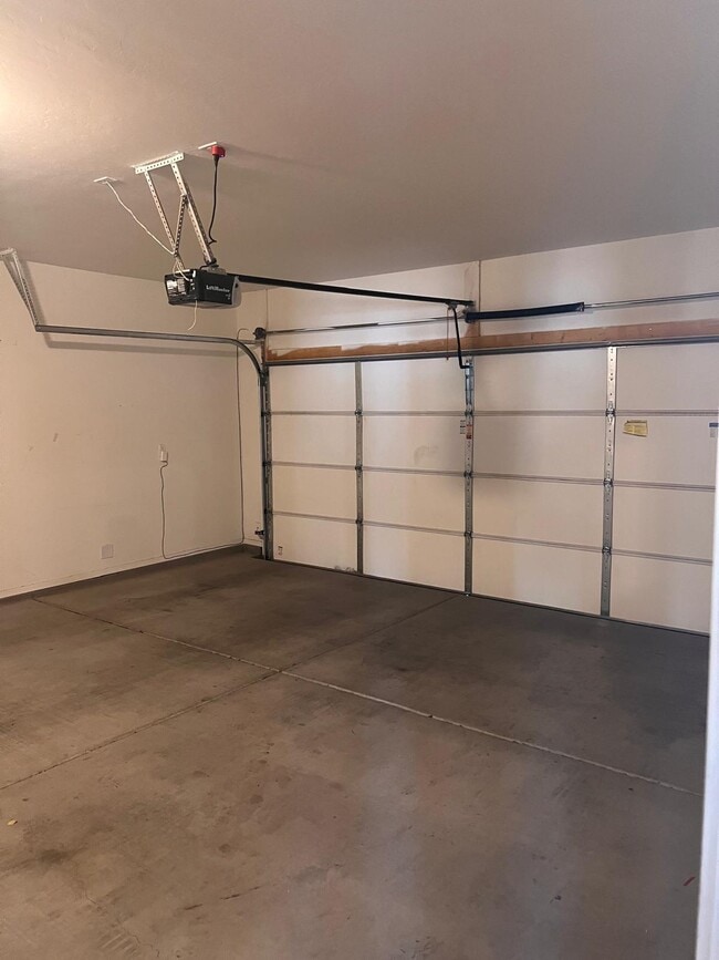 Building Photo - 6183 S Water Fountain Dr