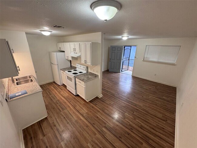 Building Photo - 8207 Sam Rayburn Dr