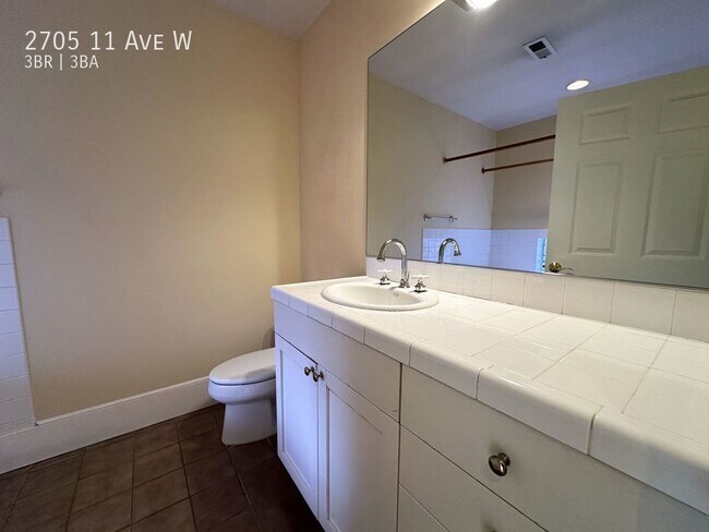 Building Photo - Queen Anne - Must See 3 Bedroom / 3 Bath Home