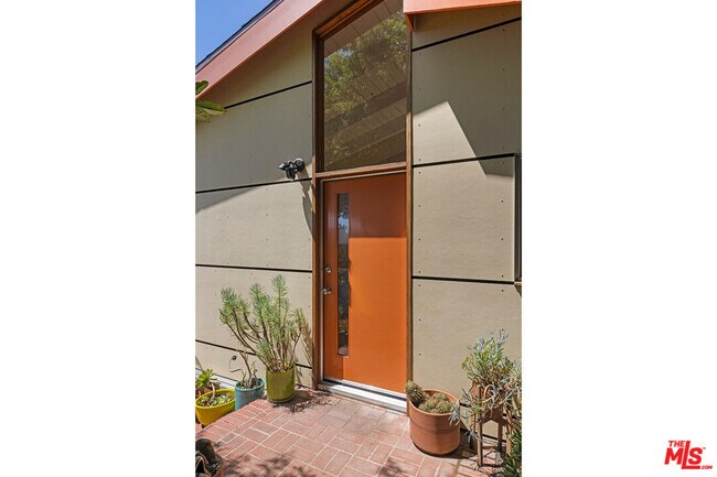 Building Photo - 2021 Park Dr