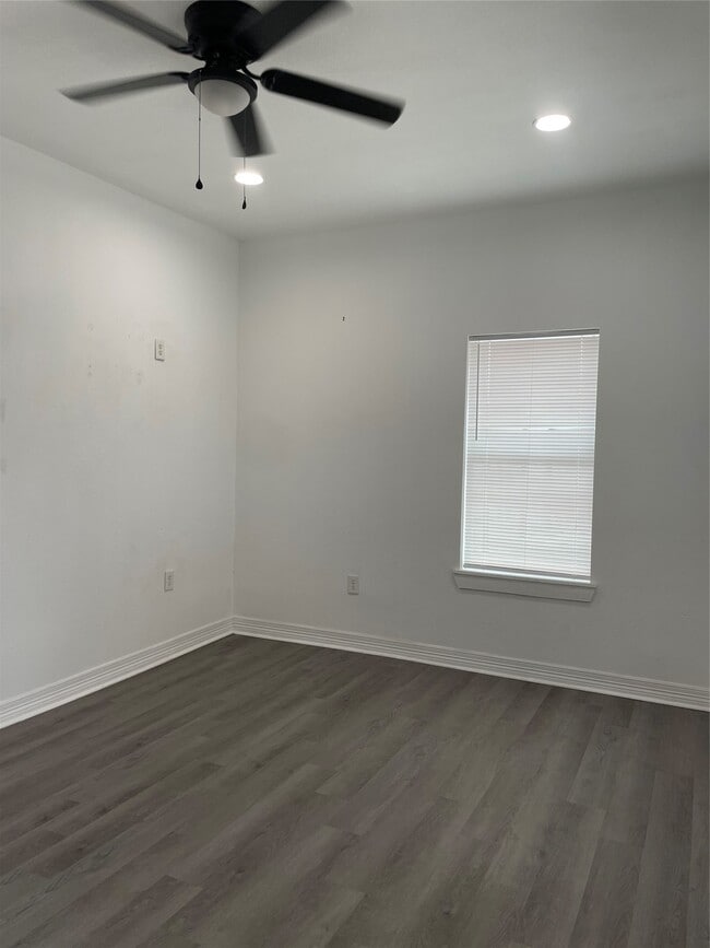 Building Photo - 2302 Avenue H