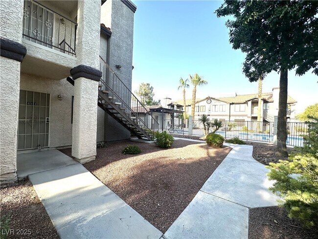 Building Photo - 1575 W Warm Springs Rd
