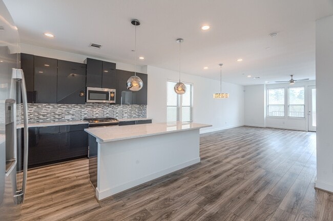 Building Photo - 18736 Centro Main St