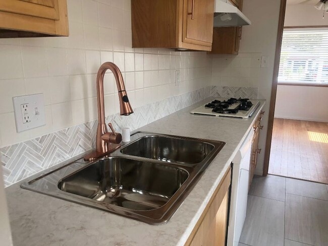 Building Photo - Beautiful Remodeled 3bd 2ba House in Wiseburn district