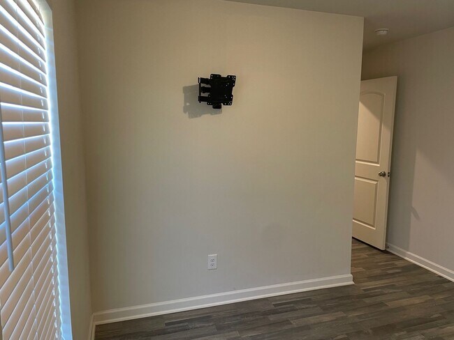 Building Photo - Beautiful 4 bed 3 bath home!