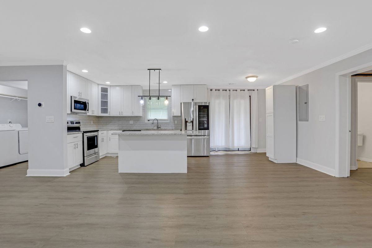 Building Photo - 3436 Pinehill Dr