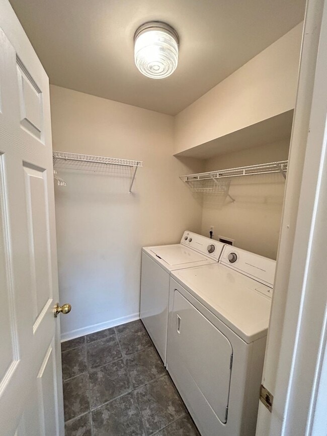Building Photo - Spacious 2BR Town house in Houma