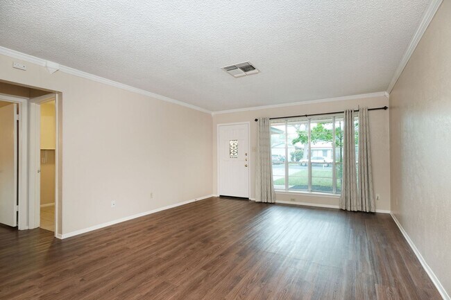 Building Photo - Awesome 3 Bedroom house in Anderson Mill with 2 Car Garage!