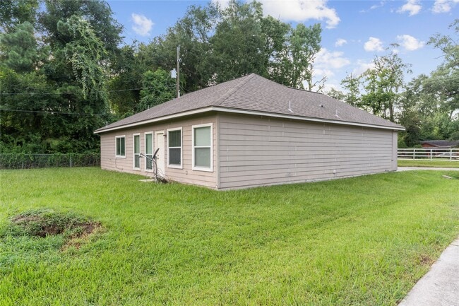 Building Photo - 9104 N Green River Dr