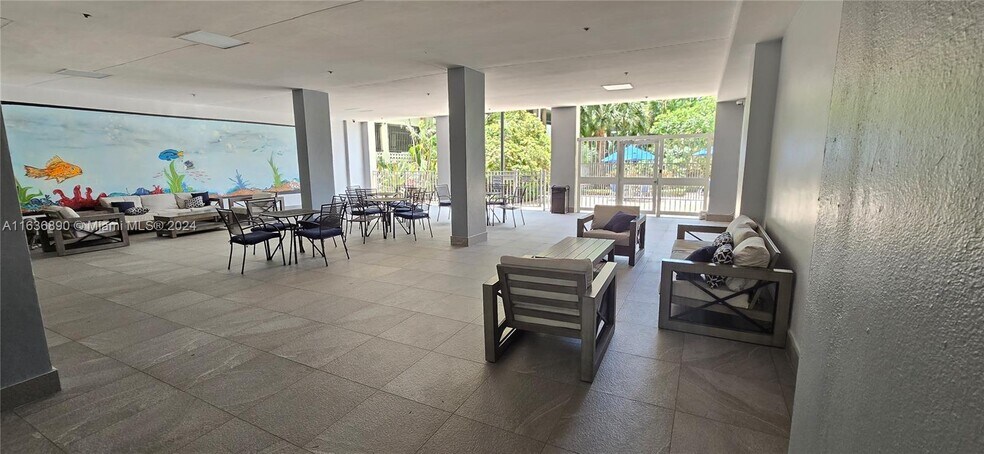 Open social area - 19390 Collins Ave