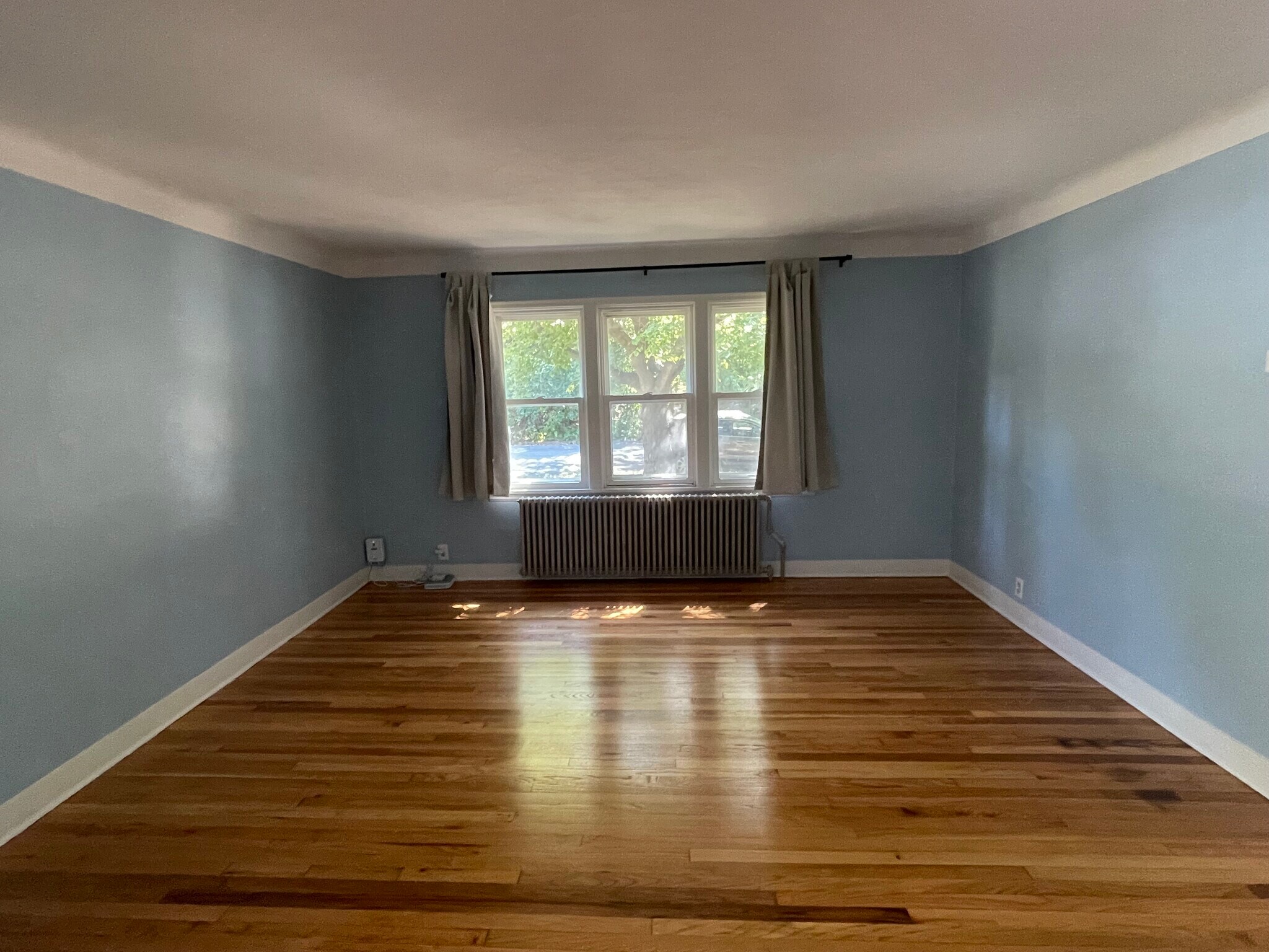 Living Room - 261 Robie St W