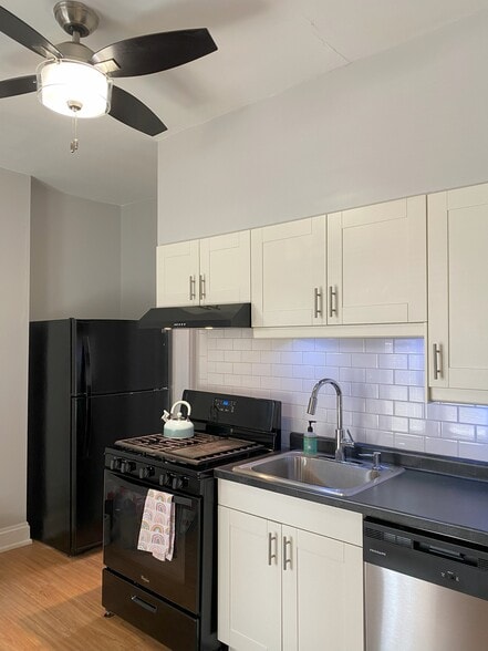 Building Photo - 2730 pleasant Ave S