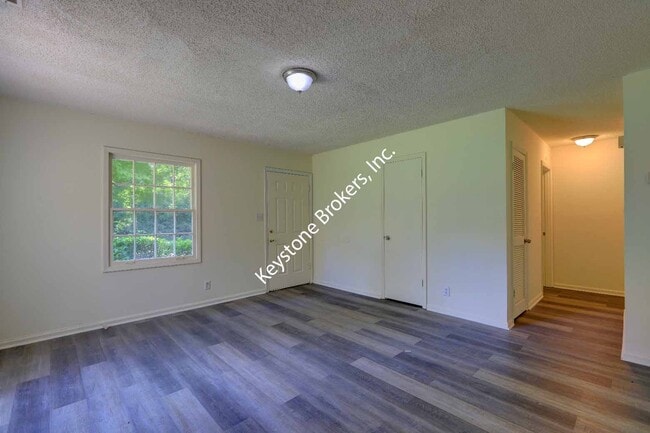 Building Photo - 5576 Kiernan Dr