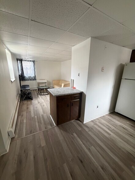 Building Photo - 322 Loney St