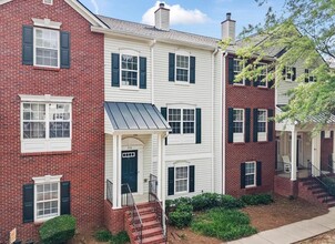 Building Photo - 216 Village Square Dr