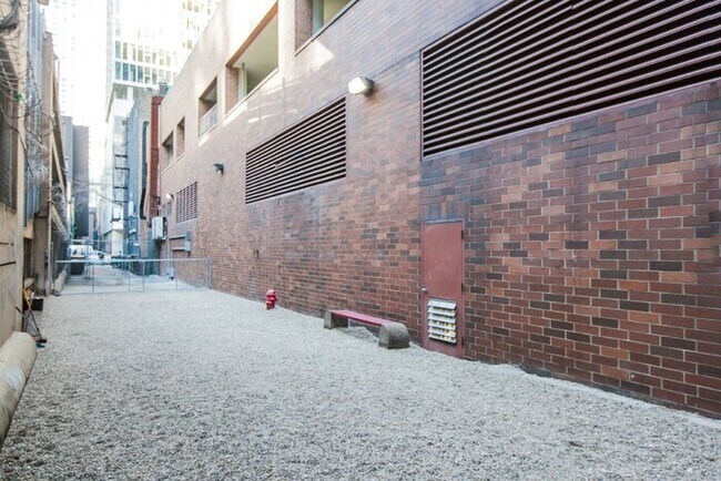 Building Photo - 1 Bedroom / 1 Bathroom in The Grand Ohio! ...