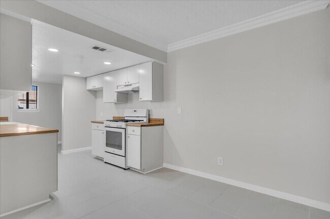Building Photo - Beautiful 2 BD | 2 Bath