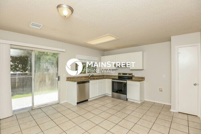 Building Photo - 3 Bedroom Pet-Friendly Home in Fort Worth, TX with Main Street Renewal