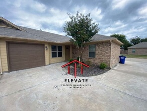 Building Photo - 208 Stewart Bend Ct