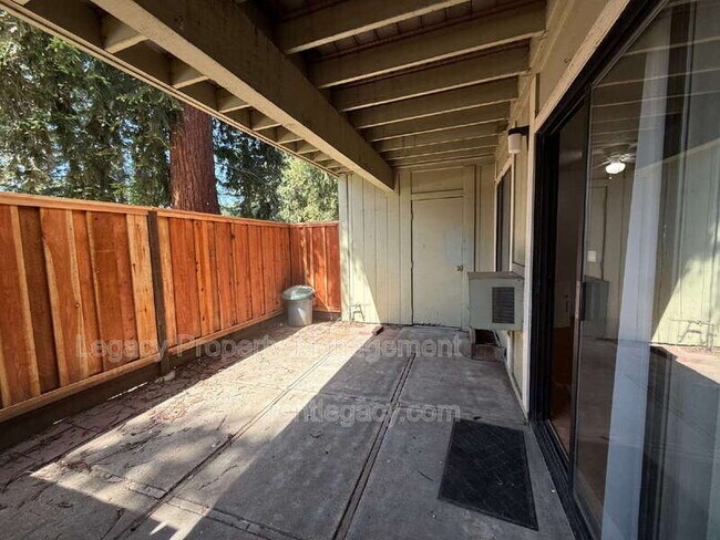 Building Photo - 2125 Northwood Cir
