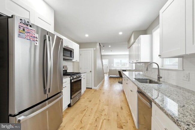 Building Photo - 1937 Dickinson St